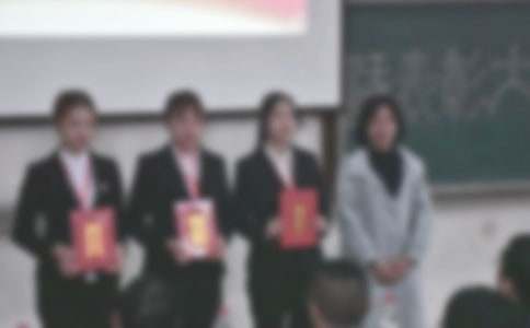 ���б��Õ�(hu��)У�L(zh��ng)�vԒ