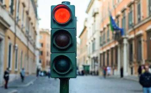 �Ҙ�(l��)���T(m��n)�ڵļt�G�����G���r(sh��)���D(zhu��n)�����^��(hu��)����(hu��)���ģ�