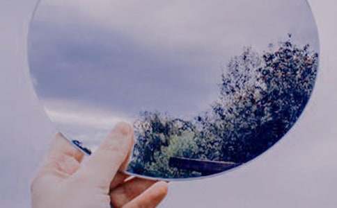 �R�����СŮ������