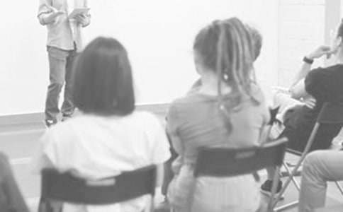 ������W���]��