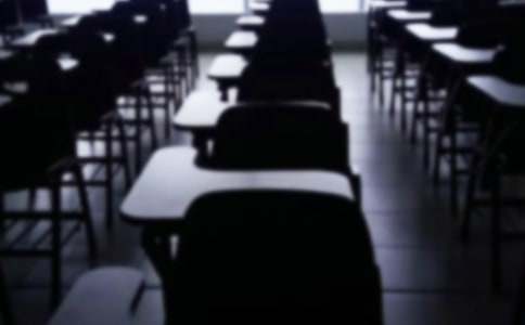 ��W(xu��)���ж�ĸУ���v��