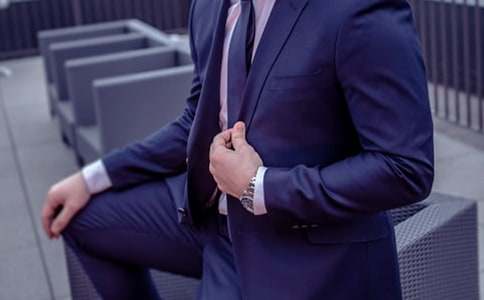 ���ձ��ˑ�η������I(y��)��Ͷ�Y��ʿɽ���x���