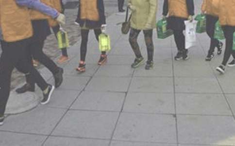 �����A���ͶY�������300����ƪ