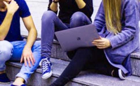 ���P��W���Č������